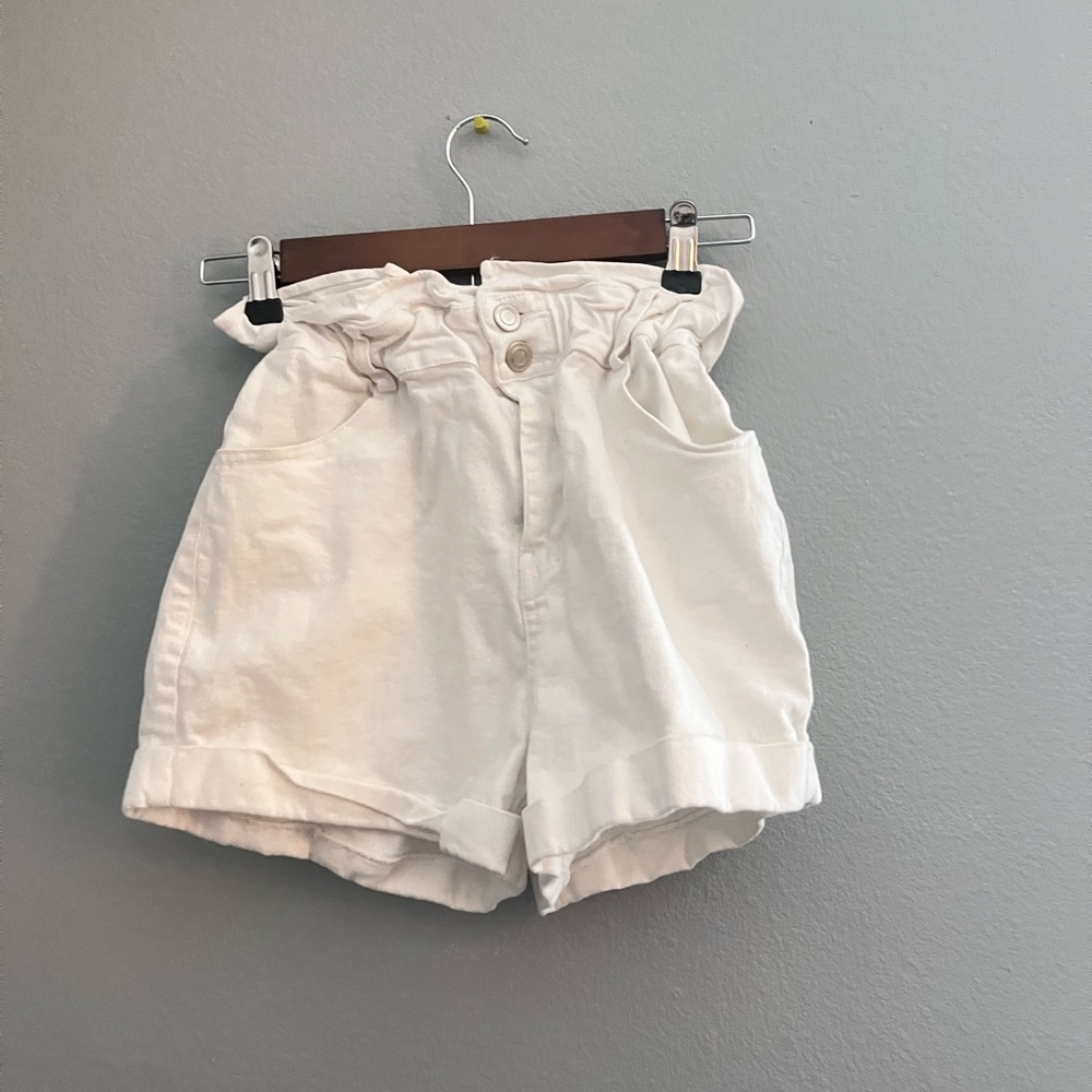 White American Threads shorts in size Small.